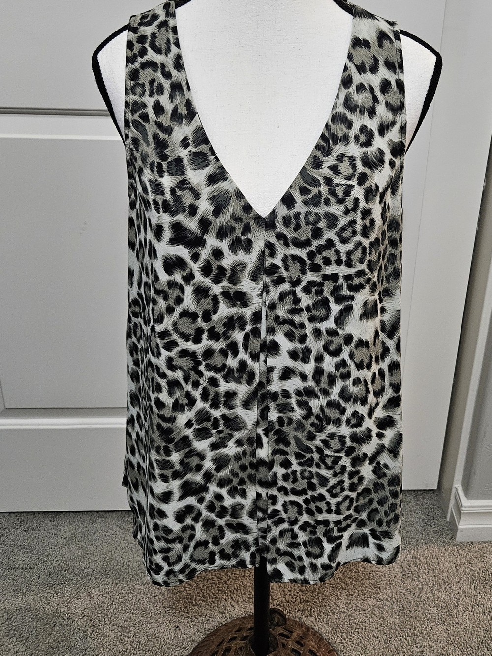 Daniel Rainn Black and White Leopard Print V-Neck Tank